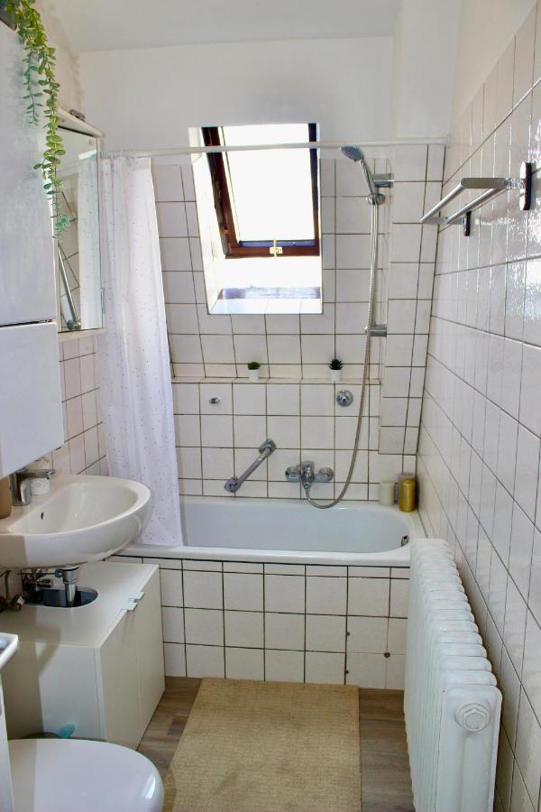 Ferienwohnung Penthouse - Zentral, Geraeumig, Kueche, Waschmaschine, Netflix Schweinfurt Exterior foto