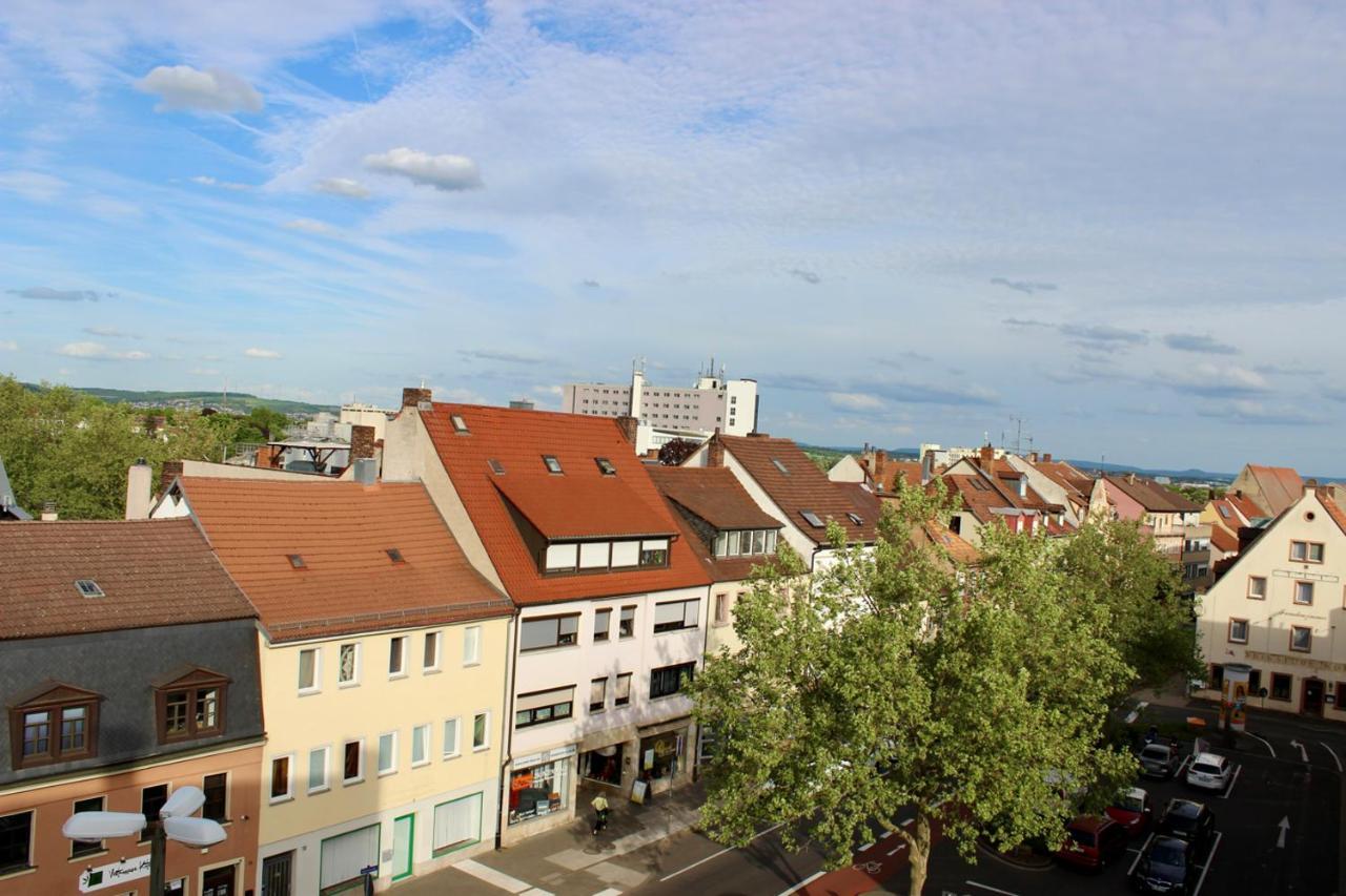 Ferienwohnung Penthouse - Zentral, Geraeumig, Kueche, Waschmaschine, Netflix Schweinfurt Exterior foto
